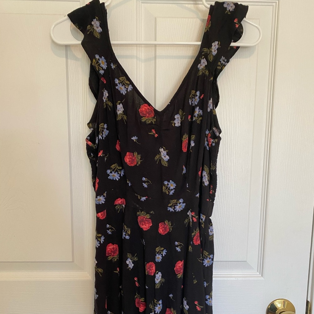 American Eagle floral romper 🌹